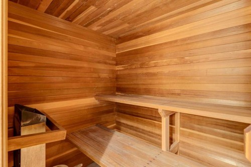 3020 Palliser Drive Sw, Calgary, AB - Indoor Photo Showing Other Room