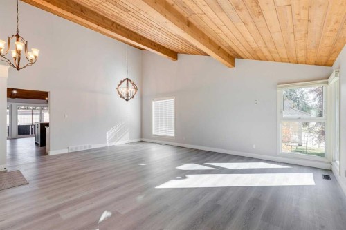 3020 Palliser Drive Sw, Calgary, AB - Indoor Photo Showing Other Room