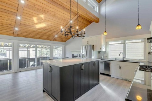3020 Palliser Drive Sw, Calgary, AB - Indoor Photo Showing Kitchen With Upgraded Kitchen