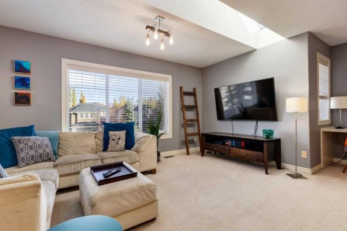 27 Tuscany Estates Drive Nw, Calgary, AB - Indoor Photo Showing Living Room