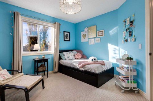 27 Tuscany Estates Drive Nw, Calgary, AB - Indoor Photo Showing Bedroom