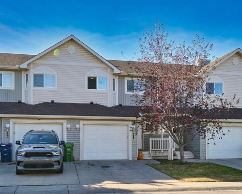 165 Bayside Point Sw, Airdrie, AB - Outdoor With Facade