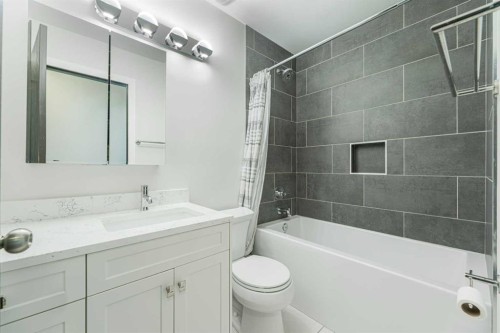 215 Hidden Vale Place Nw, Calgary, AB - Indoor Photo Showing Bathroom