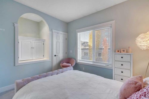 1227 12 Street Sw, Calgary, AB - Indoor Photo Showing Bedroom