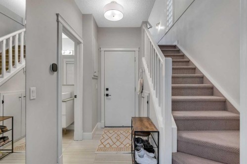 1227 12 Street Sw, Calgary, AB - Indoor Photo Showing Other Room