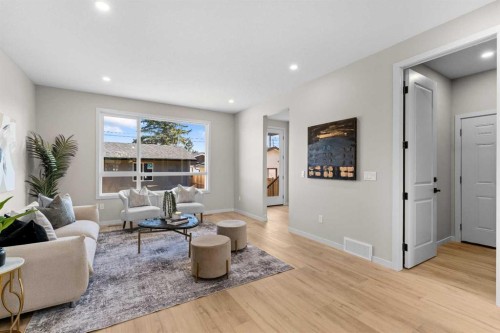 4610 84 Street Nw, Calgary, AB - Indoor Photo Showing Living Room