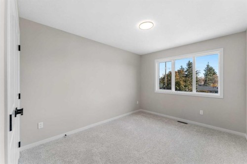 4610 84 Street Nw, Calgary, AB - Indoor Photo Showing Other Room