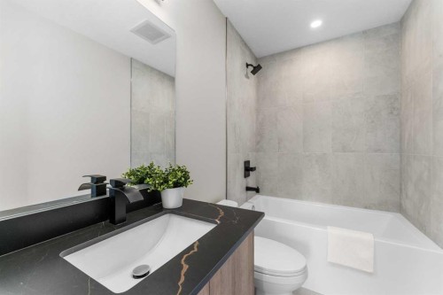 4610 84 Street Nw, Calgary, AB - Indoor Photo Showing Bathroom