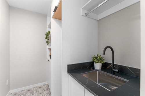 4610 84 Street Nw, Calgary, AB - Indoor