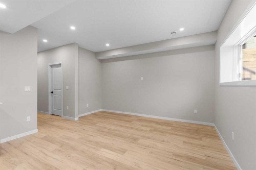 4610 84 Street Nw, Calgary, AB - Indoor Photo Showing Other Room