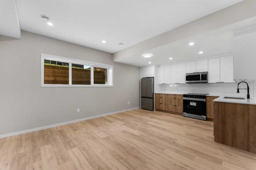 4610 84 Street Nw, Calgary, AB - Indoor Photo Showing Kitchen