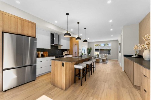 4610 84 Street Nw, Calgary, AB - Indoor Photo Showing Kitchen With Upgraded Kitchen