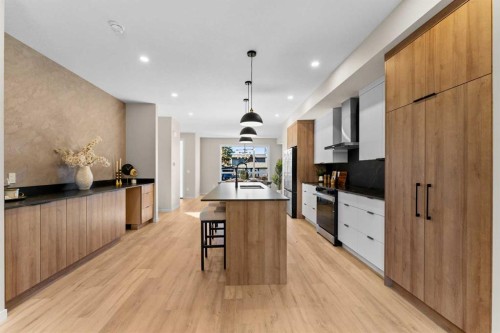 4610 84 Street Nw, Calgary, AB - Indoor Photo Showing Kitchen