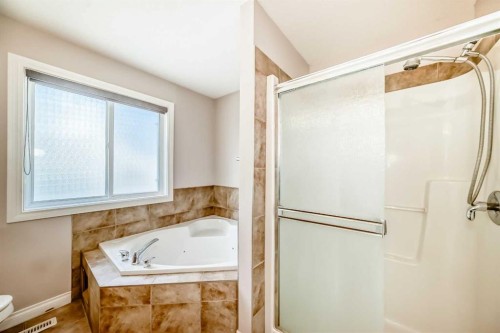 87 Sherwood Circle Nw, Calgary, AB - Indoor Photo Showing Bathroom
