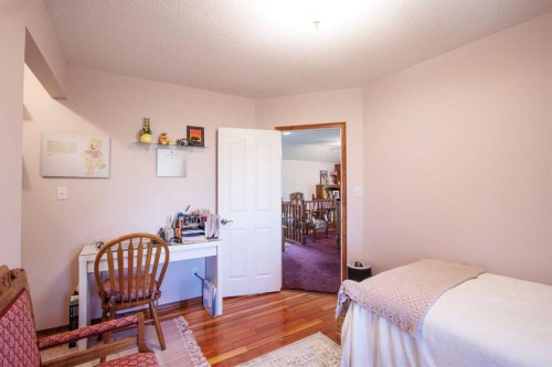 140043 Range Road 274, Rural Willow Creek No. 26, M.D. Of, AB - Indoor Photo Showing Bedroom