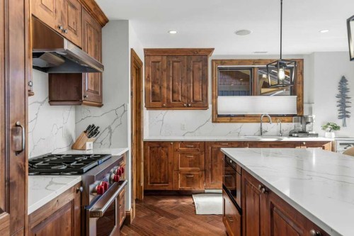 303-150 Stonecreek Road, Canmore, AB - Indoor Photo Showing Kitchen