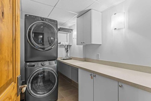 303-150 Stonecreek Road, Canmore, AB - Indoor Photo Showing Laundry Room