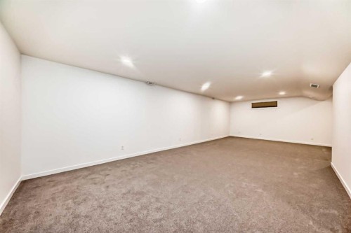 51 Douglas Woods Hill Se, Calgary, AB - Indoor Photo Showing Other Room