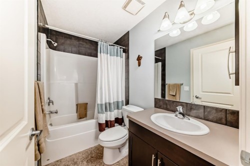 3104-15 Sunset Square, Cochrane, AB - Indoor Photo Showing Bathroom