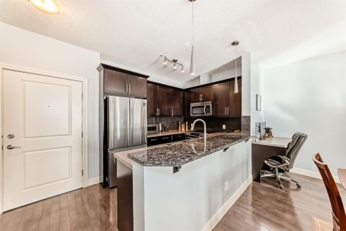 3104-15 Sunset Square, Cochrane, AB - Indoor Photo Showing Kitchen With Upgraded Kitchen