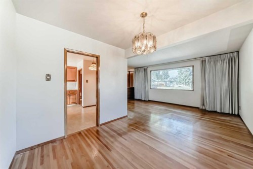 4739 26 Avenue Sw, Calgary, AB - Indoor Photo Showing Other Room