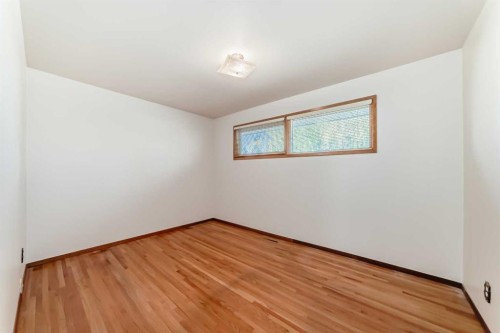 4739 26 Avenue Sw, Calgary, AB - Indoor Photo Showing Other Room