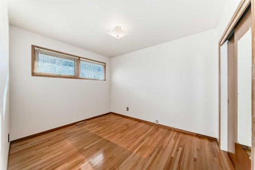 4739 26 Avenue Sw, Calgary, AB - Indoor Photo Showing Other Room
