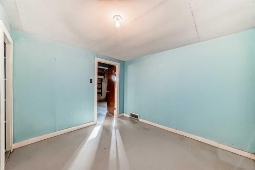 4739 26 Avenue Sw, Calgary, AB - Indoor Photo Showing Other Room