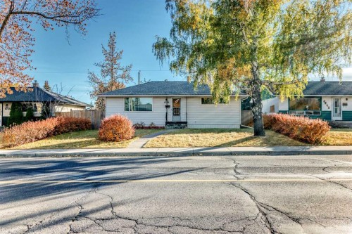 4739 26 Avenue Sw, Calgary, AB - Outdoor With Facade