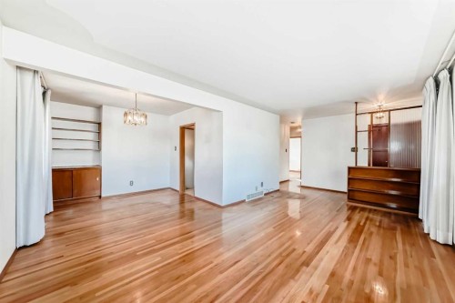 4739 26 Avenue Sw, Calgary, AB - Indoor