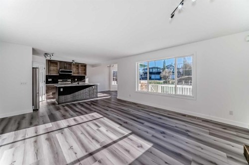 289 Canals Circle Sw, Airdrie, AB - Indoor Photo Showing Other Room