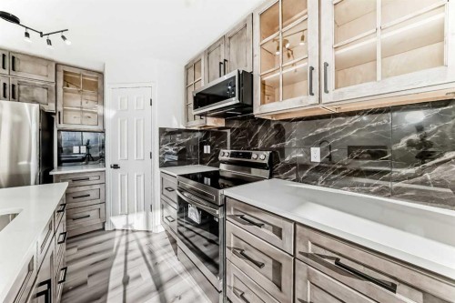 289 Canals Circle Sw, Airdrie, AB - Indoor Photo Showing Kitchen With Upgraded Kitchen