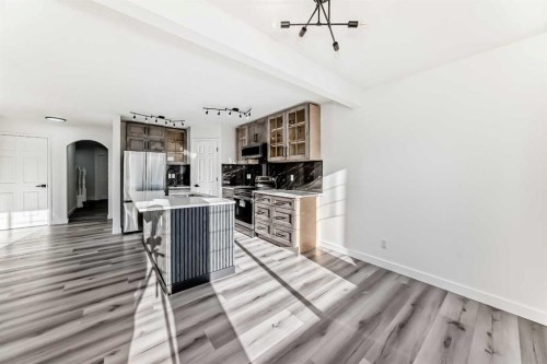 289 Canals Circle Sw, Airdrie, AB - Indoor Photo Showing Kitchen