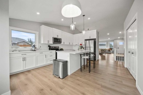 335 Sheep River Place, Okotoks, AB - Indoor Photo Showing Kitchen With Upgraded Kitchen