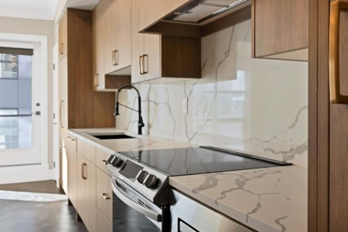 401-370 Dieppe Drive Sw, Calgary, AB - Indoor Photo Showing Kitchen