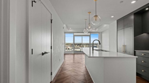 615-8505 Broadcast Avenue Sw, Calgary, AB - Indoor Photo Showing Kitchen With Upgraded Kitchen