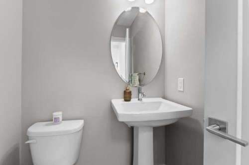 111 Evanscrest Gardens Nw, Calgary, AB - Indoor Photo Showing Bathroom
