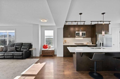 111 Evanscrest Gardens Nw, Calgary, AB - Indoor Photo Showing Kitchen With Double Sink With Upgraded Kitchen