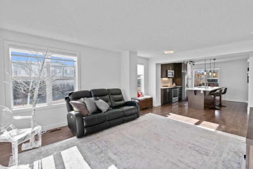 111 Evanscrest Gardens Nw, Calgary, AB - Indoor Photo Showing Living Room