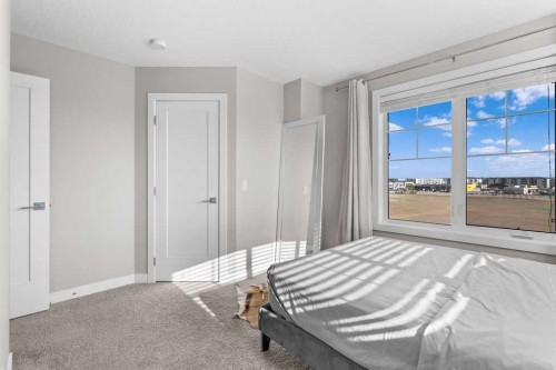 111 Evanscrest Gardens Nw, Calgary, AB - Indoor Photo Showing Bedroom