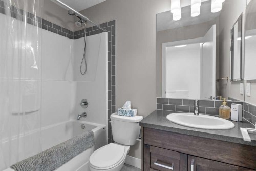 111 Evanscrest Gardens Nw, Calgary, AB - Indoor Photo Showing Bathroom