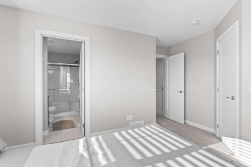 111 Evanscrest Gardens Nw, Calgary, AB - Indoor Photo Showing Bedroom