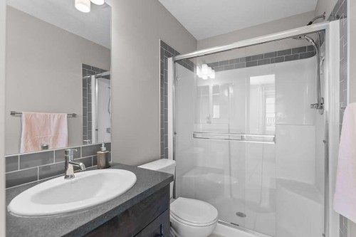 111 Evanscrest Gardens Nw, Calgary, AB - Indoor Photo Showing Bathroom