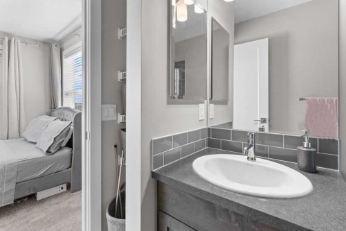 111 Evanscrest Gardens Nw, Calgary, AB - Indoor Photo Showing Bathroom