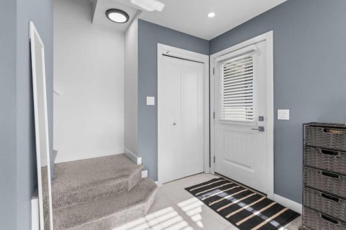 111 Evanscrest Gardens Nw, Calgary, AB - Indoor Photo Showing Other Room