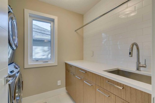 1605 29 Avenue Sw, Calgary, AB - Indoor Photo Showing Laundry Room