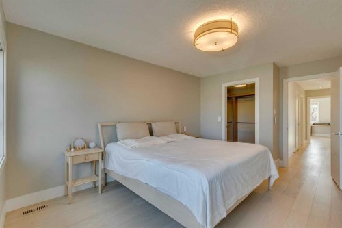 1605 29 Avenue Sw, Calgary, AB - Indoor Photo Showing Bedroom