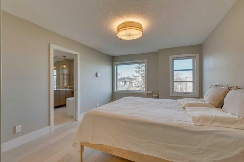 1605 29 Avenue Sw, Calgary, AB - Indoor Photo Showing Bedroom