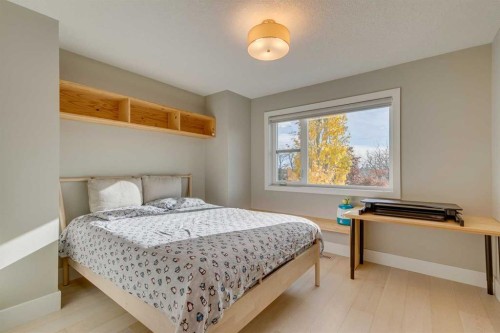1605 29 Avenue Sw, Calgary, AB - Indoor Photo Showing Bedroom