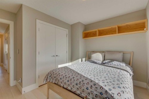 1605 29 Avenue Sw, Calgary, AB - Indoor Photo Showing Bedroom